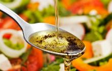 Соусы для салатов: простые и классические рецепты соусов для салатов, соус для салата Цезарь и Греческий, томатный и сырный соусы, рецепты салатных заправок на все случаи жизни